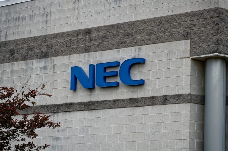 NEC introduces new notebooks